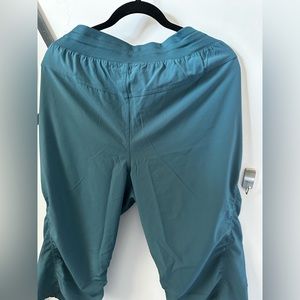 Teal RBX Capri pants in XL